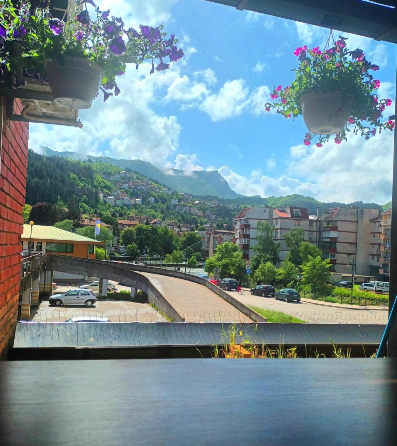 Spacious And Modern Apartment In Town Center Konjic Buitenkant foto